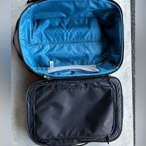 Thule carry on roller bag (new)